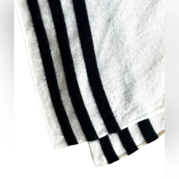 100% Cashmere Topper White with Black Stripes One Size - Picture 2 of 10